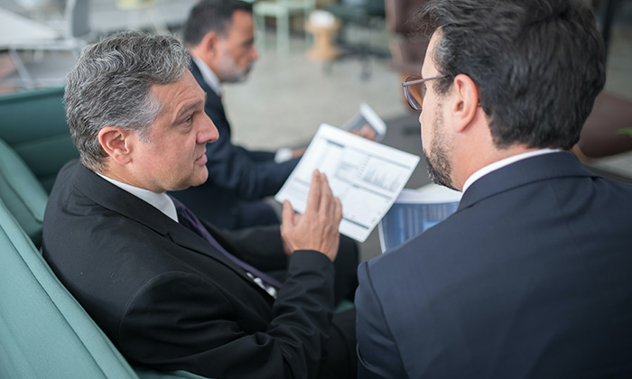What Does a Sales Mentor Do and How Do You Find One?